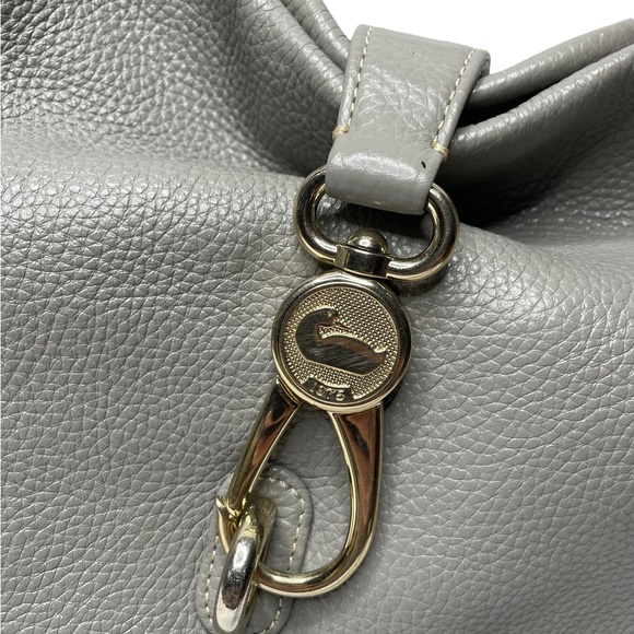 Dooney & Bourke | Pebble Grain Leather Logo Lock Sac in Gray - Picture 3 of 11
